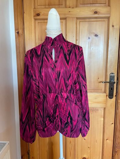 Gallery Ladies Pink Ruched top size 16 New with tags