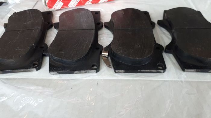 Front brake pads for Land Cruiser