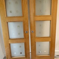 Slidind doors with rail