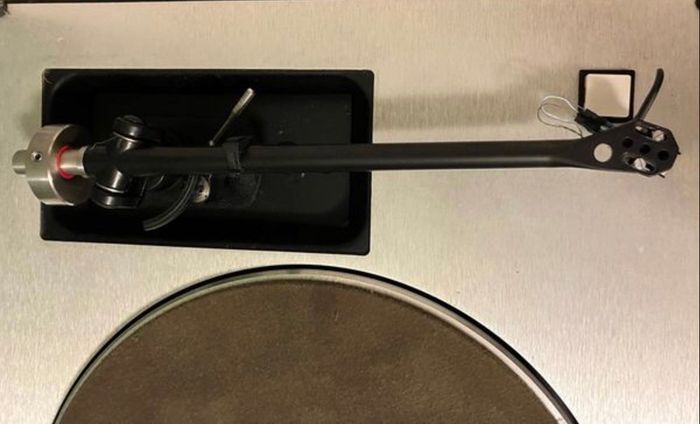 STD 305M  |  Suspended Sub-Chassis Belt-Drive Turntable