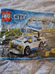 Lego City sets x 2 30352 and 30351