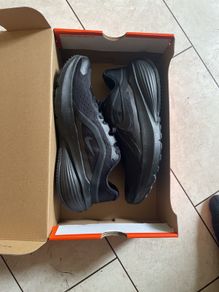 NIKE  black runners as new 6.5uk
