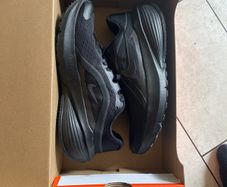 NIKE  black runners as new 6.5uk