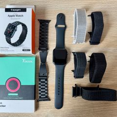 Apple Watch Series 6 + Spigen Metal Band + 5 Extra Straps + Screen Protector