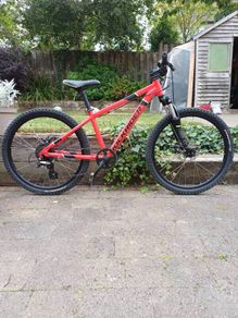 Rockrider ST 900. 24in wheels, mechanical disc brakes, front suspension forks, 8 gears. In good working order with the usual scrapes and scratches from kid use.