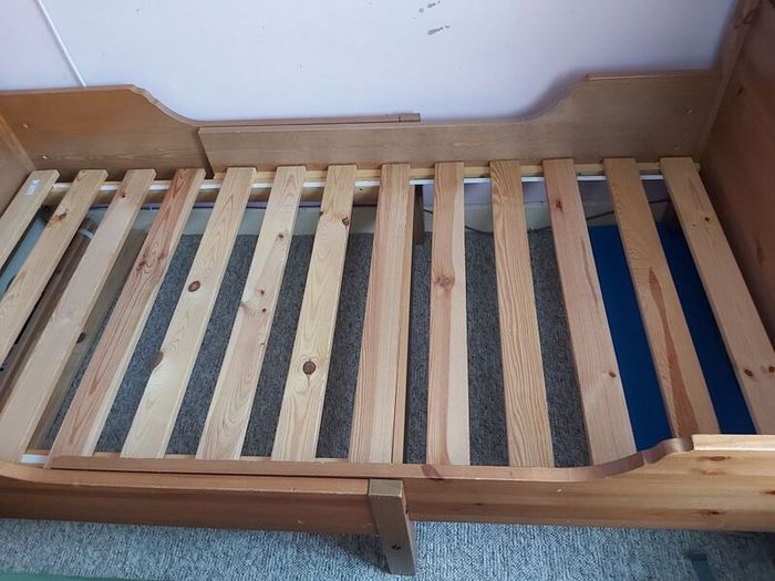 Kids wooden bed - adjustable