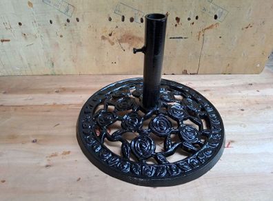 Cast iron parasol base