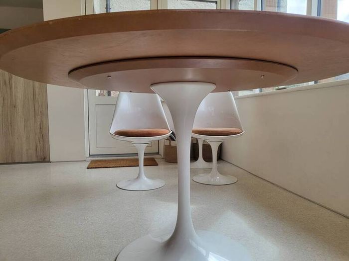 Saarinen Replica Tulip Dining Table