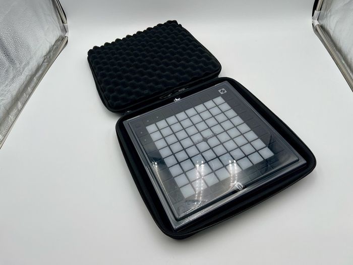 Novation Launchpad Pro MK3 incl UDG Case and Decksaver