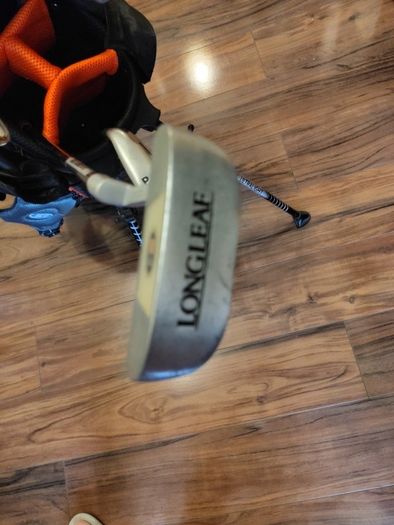 US kids golf ultralight set 4 clubs, right hand. 51". Good condition.