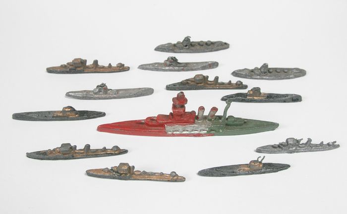 1930s lead toy waterline ships