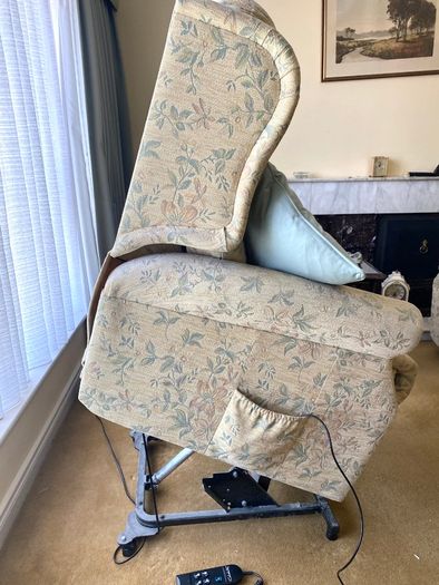 Celebrity brand electrical lift and rise recliner