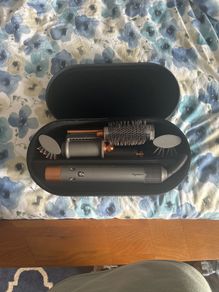 Dyson Airwrap multi styler complete.