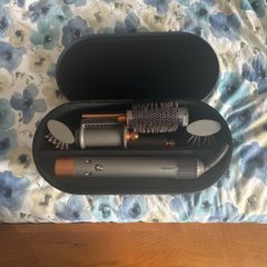 Dyson Airwrap multi styler complete.