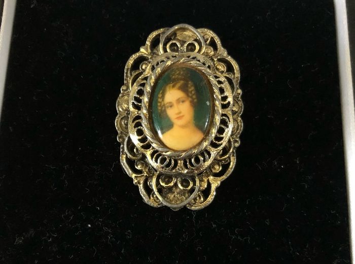 Brooch