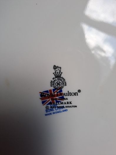 Royal Doulton 1992 goldfinches plate