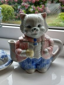 Vintage Porcelain Cat Teapot
