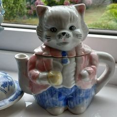 Vintage Porcelain Cat Teapot