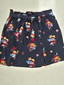 Oasis black floral skirt
