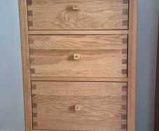 Solid oak chest of drawers