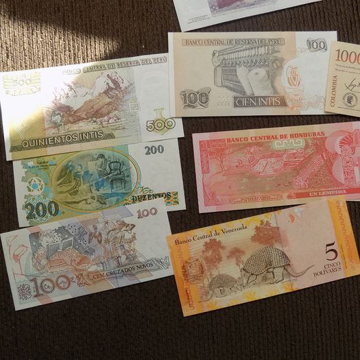 Lot of 9 World Banknotes.Uncirculated.N0.1.
