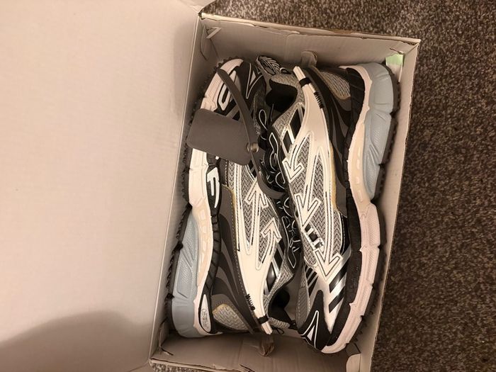 OFF WHITE be right backs