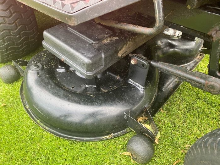 Ride on lawnmower