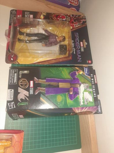 Marvel Figures and Game Set