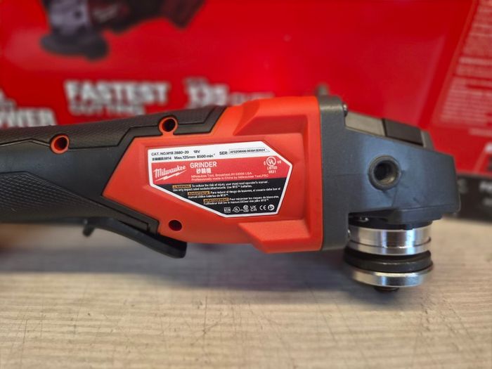 Milwaukee 115/125mm 18V Grinder