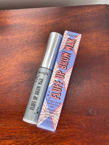 Benefit Fluff Up Brow Wax Mini - New / Boxed