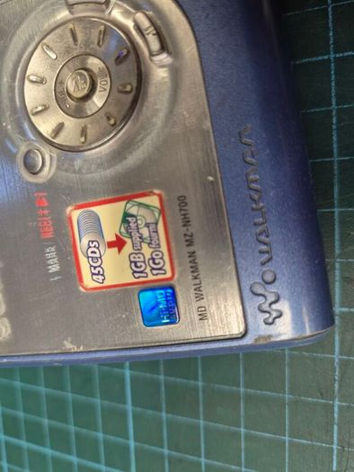 Sony MZ-NH700 Hi-MD Minidisc Walkman Recorder/Player