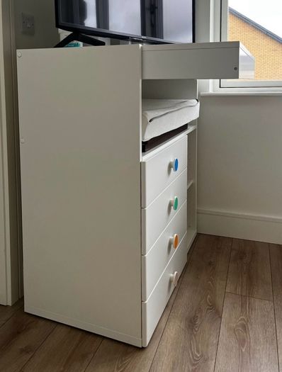 Baby changing table/ chest of drawers