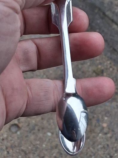 12 X John Round Fiddle Pattern Sterling Silver Teaspoons Plus Tongs (275 grams)