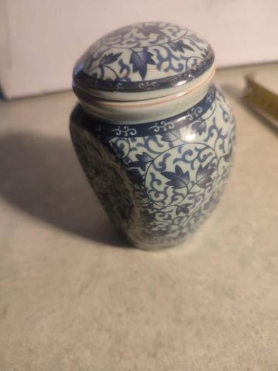 Vintage Embossed Flower Ceramic Jar  Tank Porcelain Crafts Home Decor