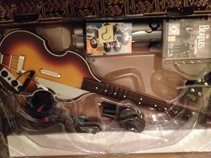 The Beatles Rock Band PS3 Full 4-Player Bundle