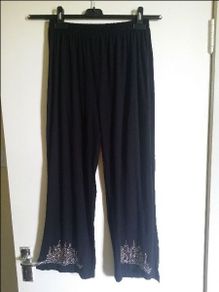 Lovely black 7/8 length pants with sequins loose fitting size UK20 EUR48 Postage included