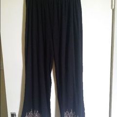 Lovely black 7/8 length pants with sequins loose fitting size UK20 EUR48 Postage included