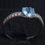 Vintage 9ct White Gold Blue Heart Ring Image 2
