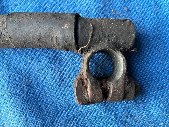 Vintage car battery connector lead