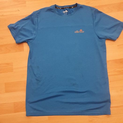 Tee Shirt/Ellesse Becketi Tee Shirt .. Size: X-Large .. Price Drop