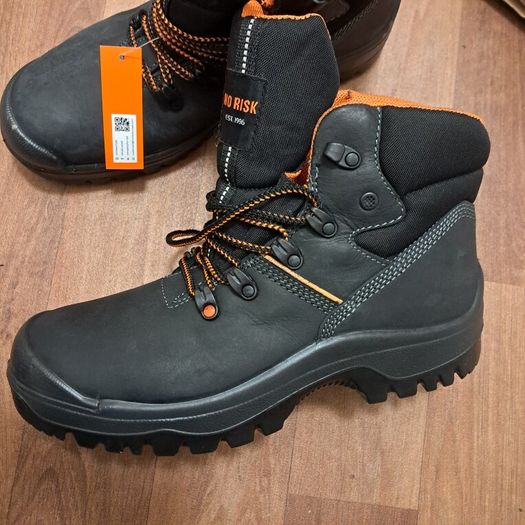 Safety boots