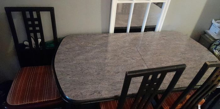 extendable table and 6 chairs