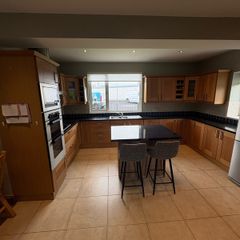 Solid Oak Shaker Kitchen