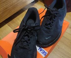 Nike Revolution