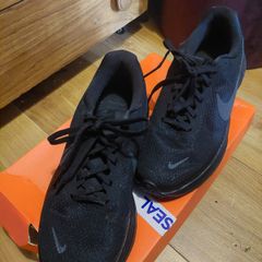 Nike Revolution