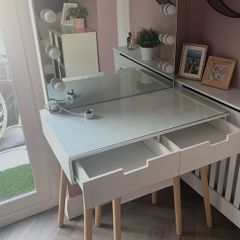 dressing table with lights and stool