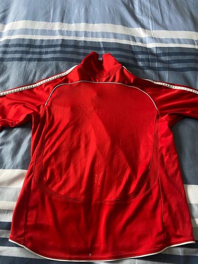 Size 7-8yrs Liverpool jersey