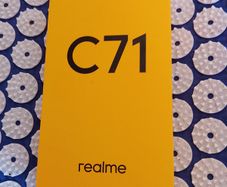RealMe C71+earphones