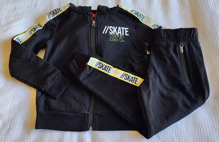 Boy's Tracksuit . Age 7-8