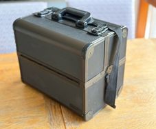 Inglot Pro Aluminium Makeup Train Case : Multi-Tier Storage